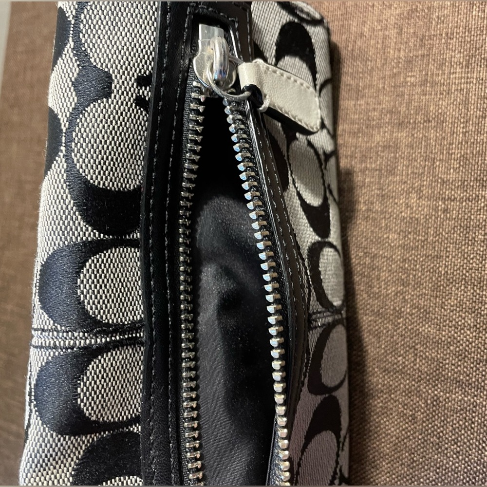Coach Wallet - Picture 5 of 11